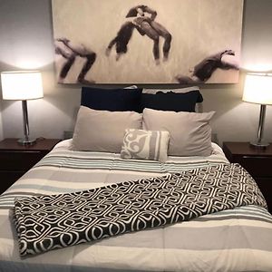 Deluxe Queen Suite